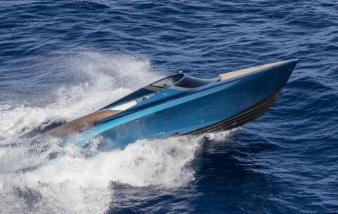 Dirkalni čoln AM37 sedaj s 1.040 KM