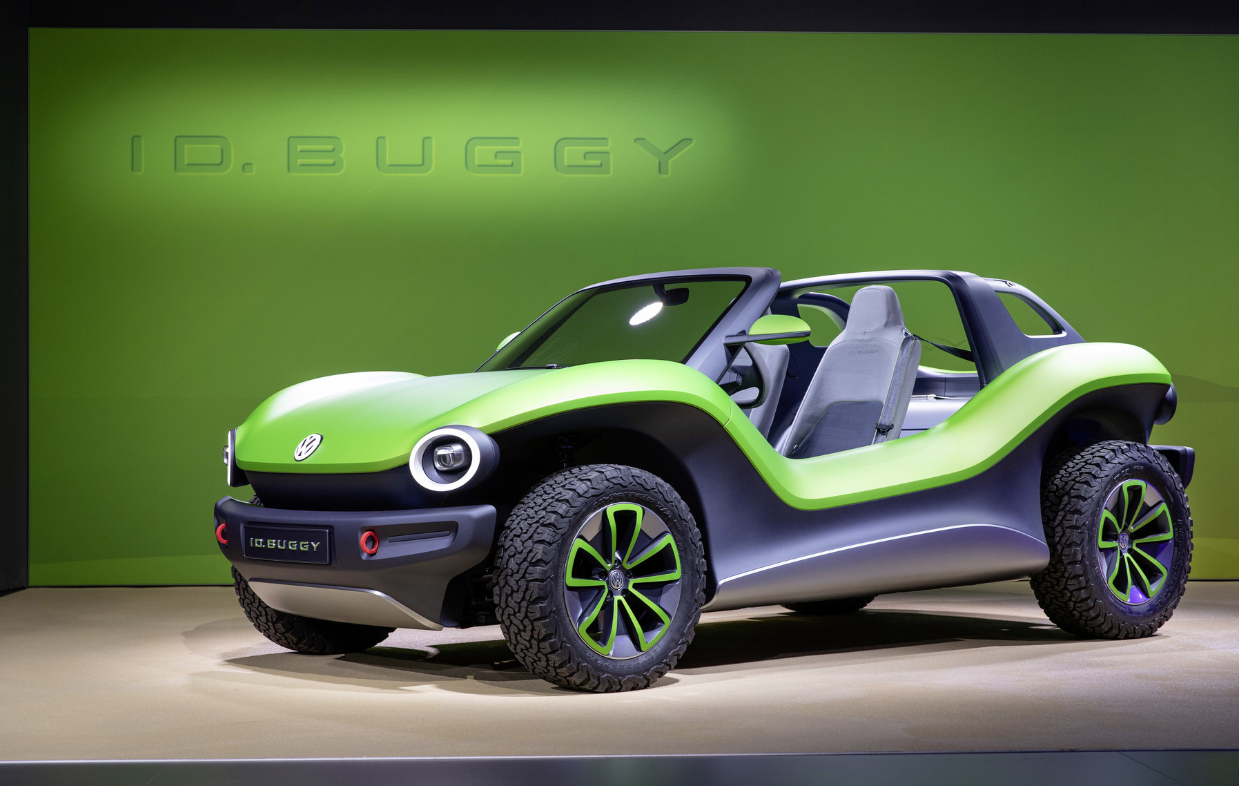 Die Volkswagen Neuvorstellungen (VW I.D. Buggy) stehen am 04.03.2019 auf dem Messestand des deutschen Autobauers Volkswagen im schweizerischen Genf (CH). Die Messe zeigt der Öffentlichkeit die neuesten Modelle für den Automarkt. Foto: Friso Gentsch/Volkswagen