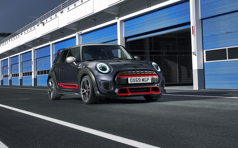 P90376702_highRes_mini-john-cooper-wor