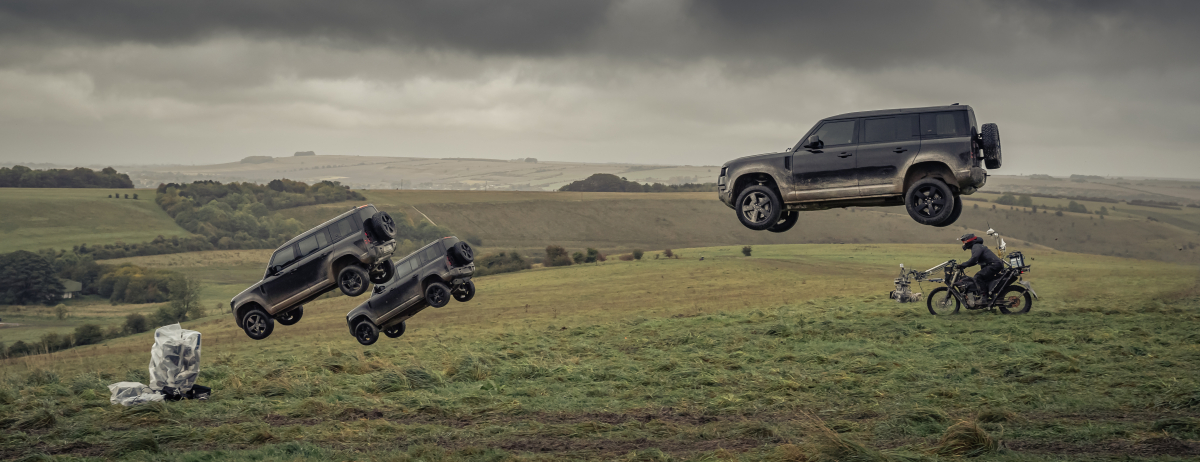 New Defender during rehearsals on set of NTTD _01 Copyright 2020 Danjaq LLC and MGM_All Rights Reserved