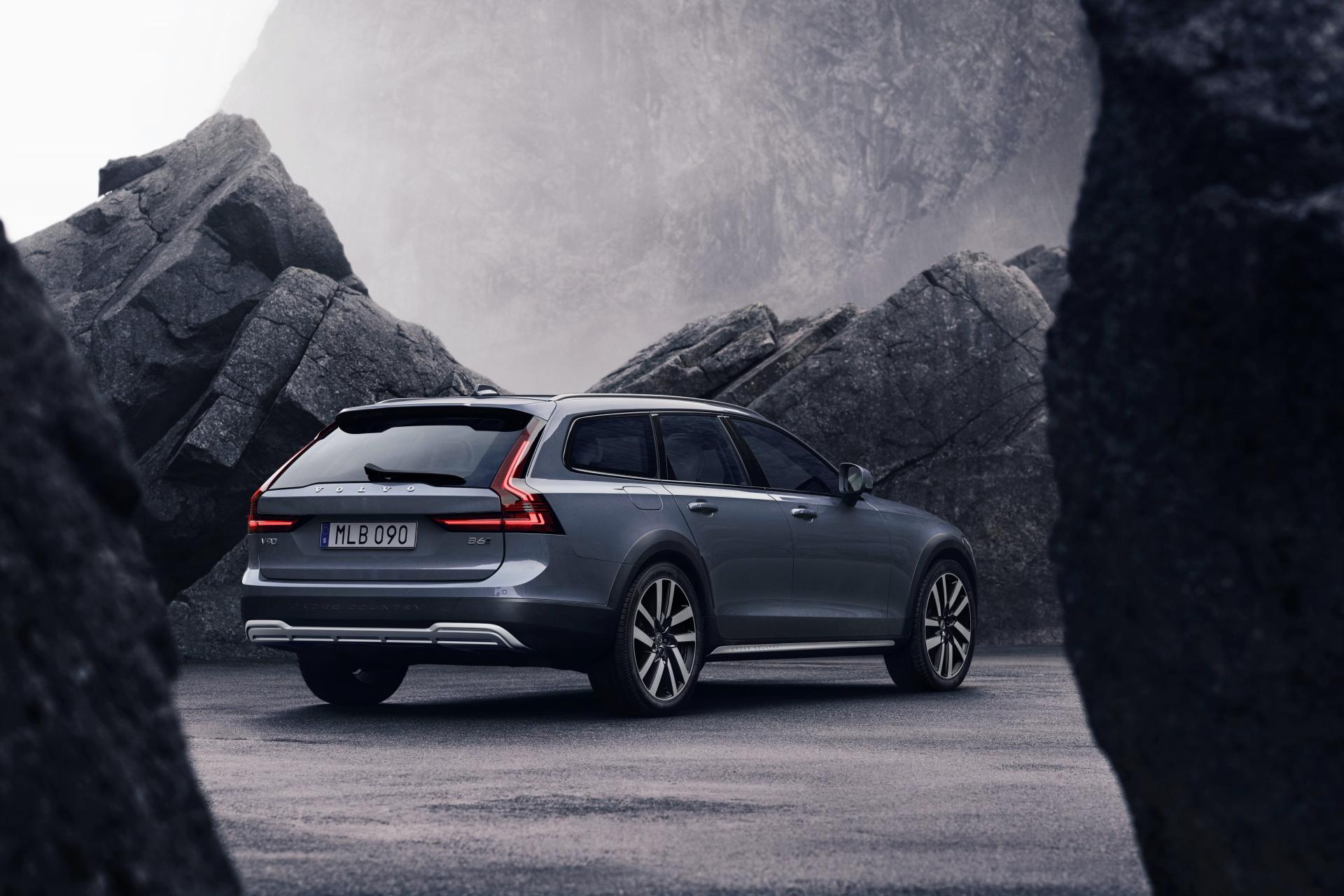 2021-Volvo-S90-V90 (4)