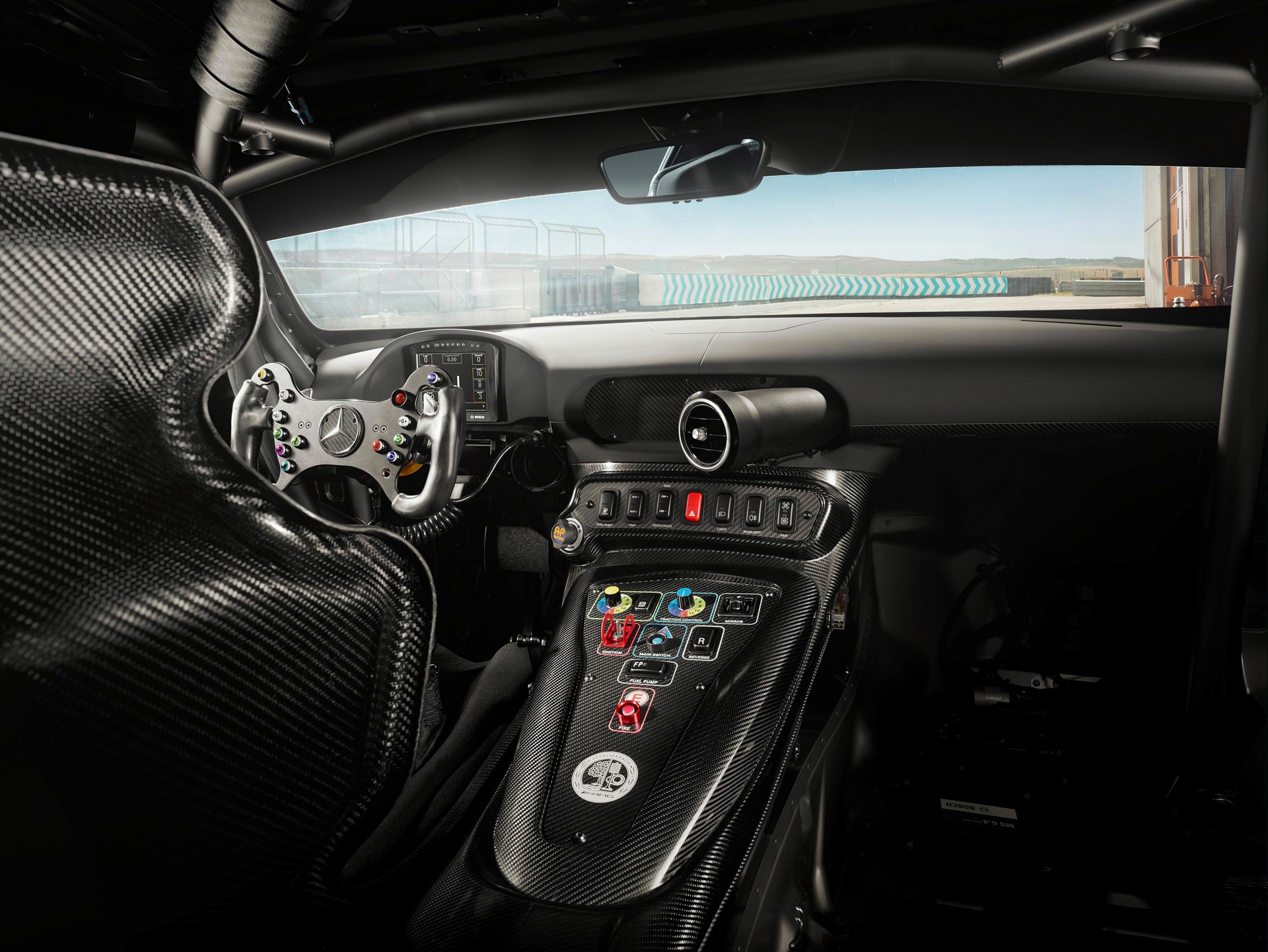Mercedes-AMG-GT4 (1)
