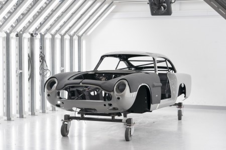 Aston Martinov retro DB5