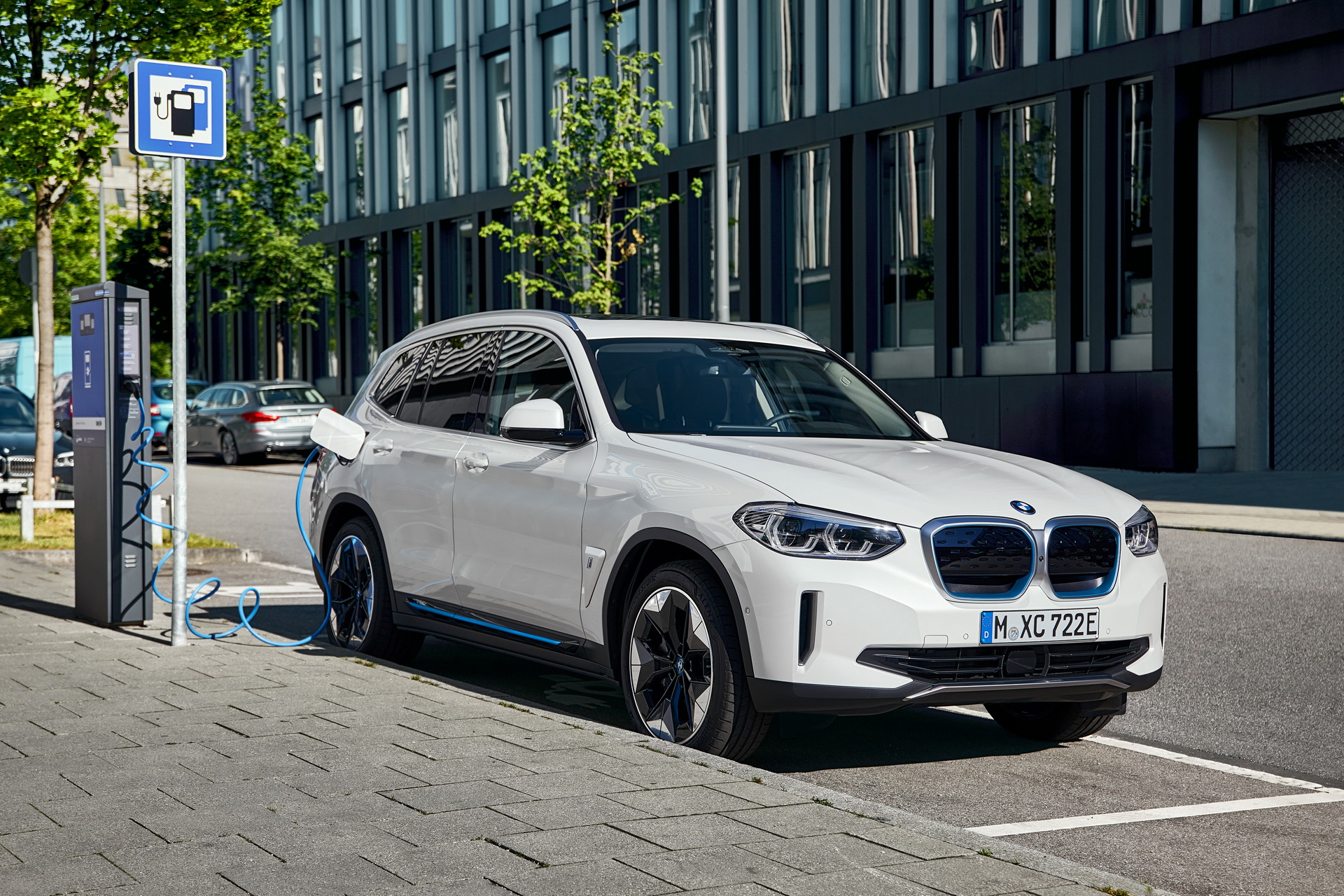 2021-BMW-iX3 (2)