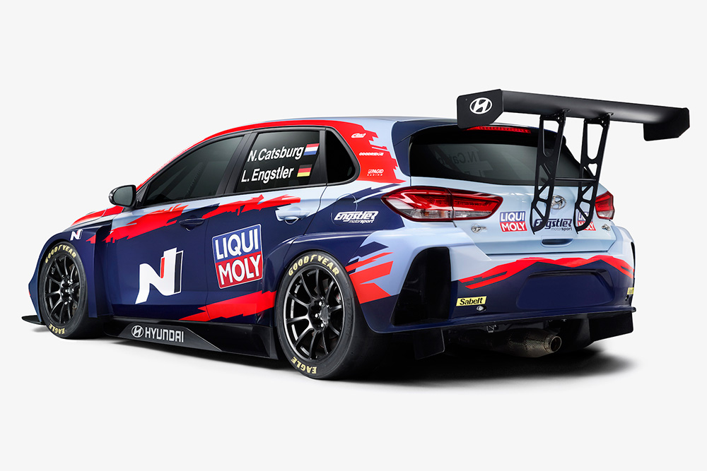 Tekmovalni avtomobil Hyundai z Goodyearovimi pnevmatikami Eagle F1 SuperSport