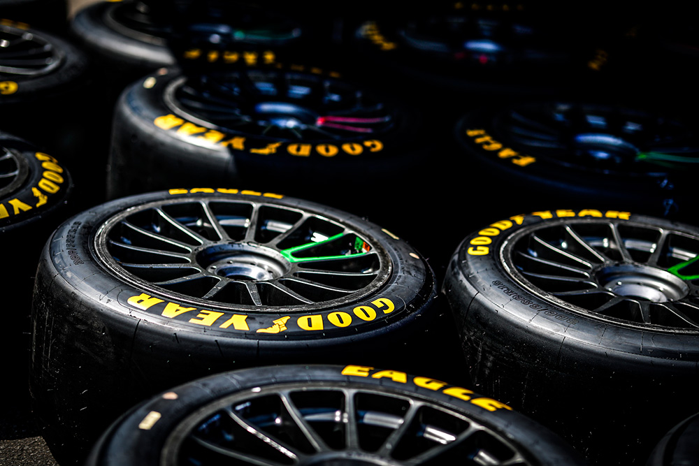 Vse ekipe bodo tekmovale z dirkalnimi pnevmatikami Goodyear Eagle F1 SuperSport