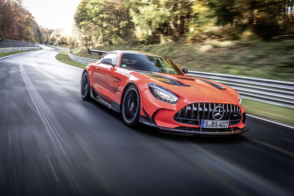 Mercedes-AMG GT Black Series (Kraftstoffverbrauch kombiniert: 12,8 l/100 km, CO2-Emissionen kombiniert: 292 g/km), 2020, Outdoor, Nürburgring Nordschleife, AMG magmabeam 

Mercedes-AMG GT Black Series (combined fuel consumption: 12,8 l/100 km, combined CO2 emissions: 292 g/km), 2020, Outdoor, Nürburgring Nordschleife, AMG magmabeam