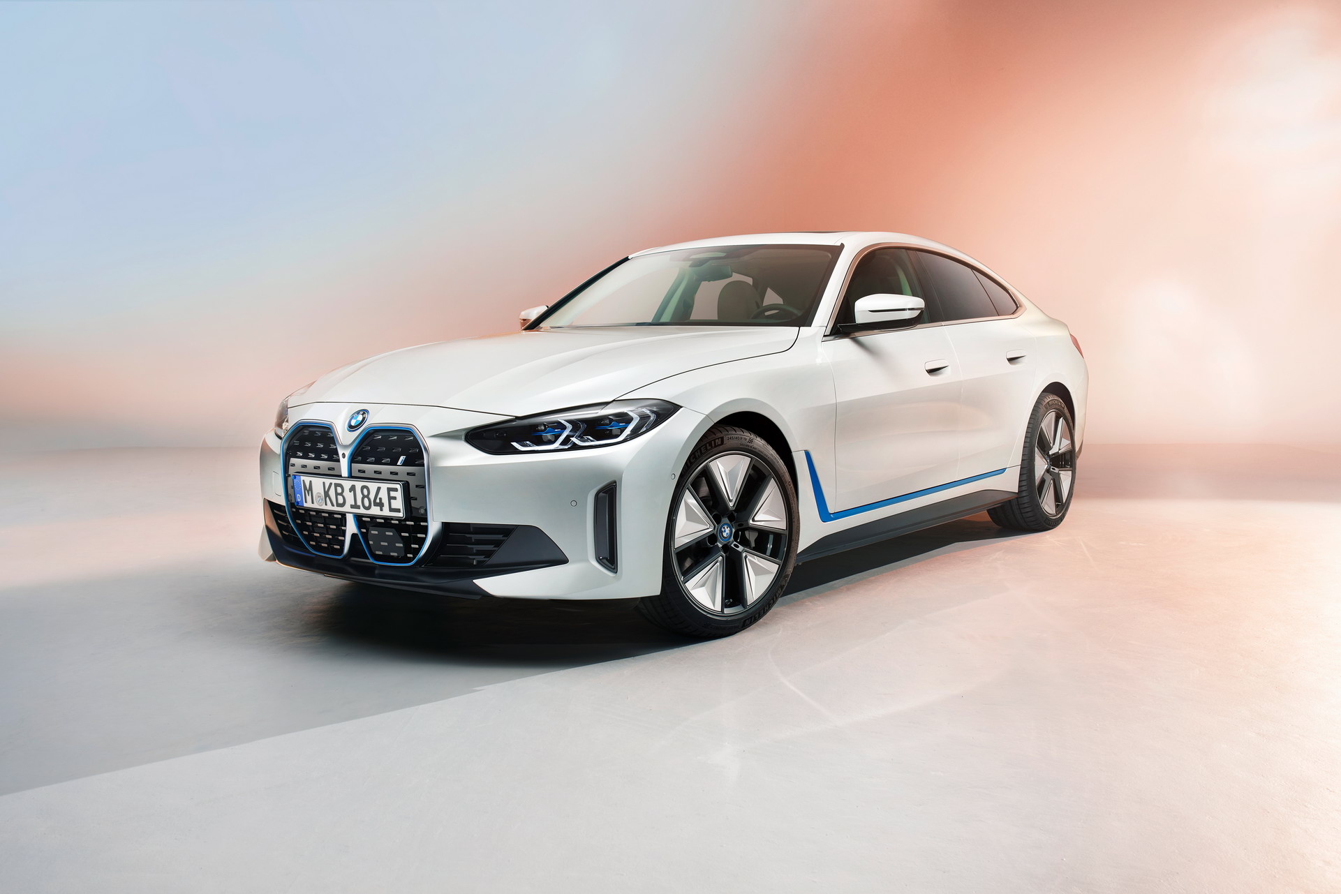 BMW-i4 (1)