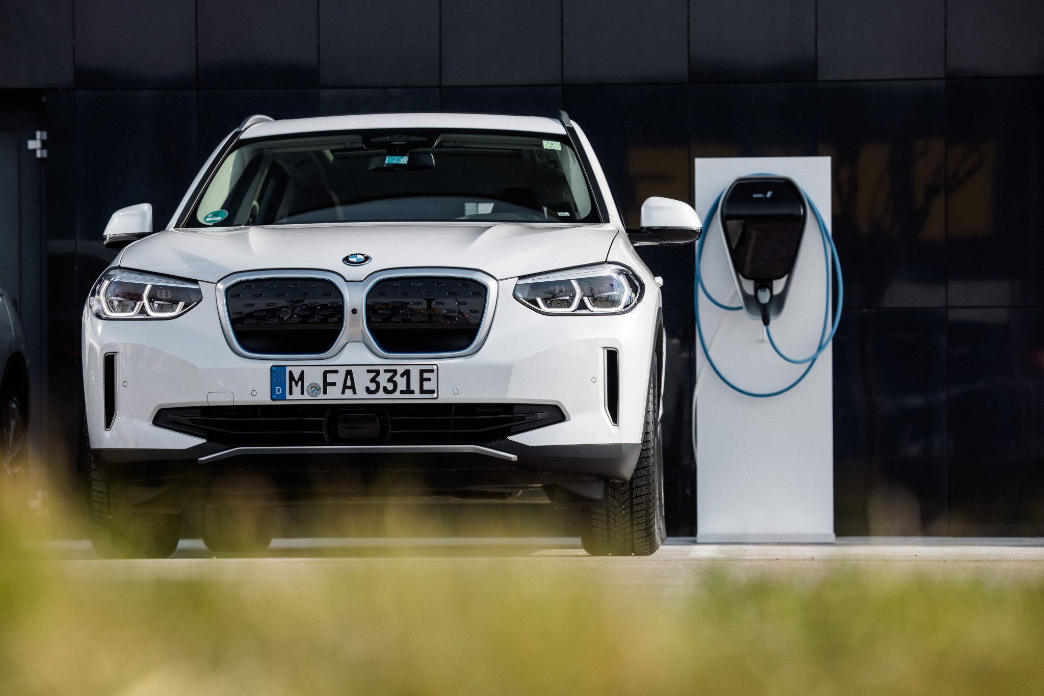 P90416886_highRes_bmw-ix3-slovenia-03-