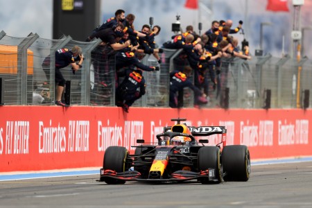 Verstappen na kolena spravil Hamiltona