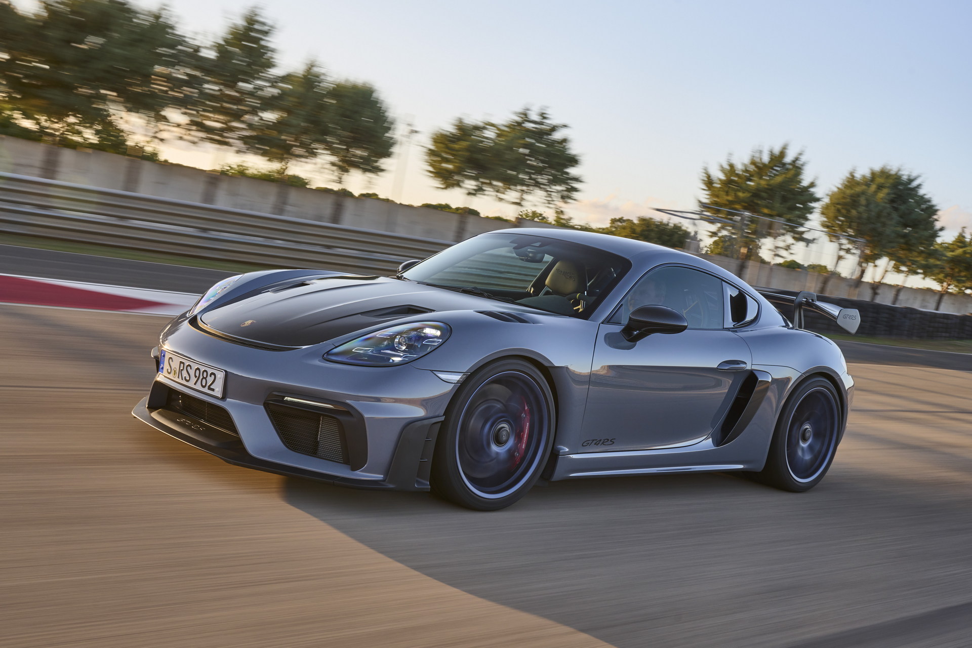 Porsche-718-Cayman-GT4-RS (4)