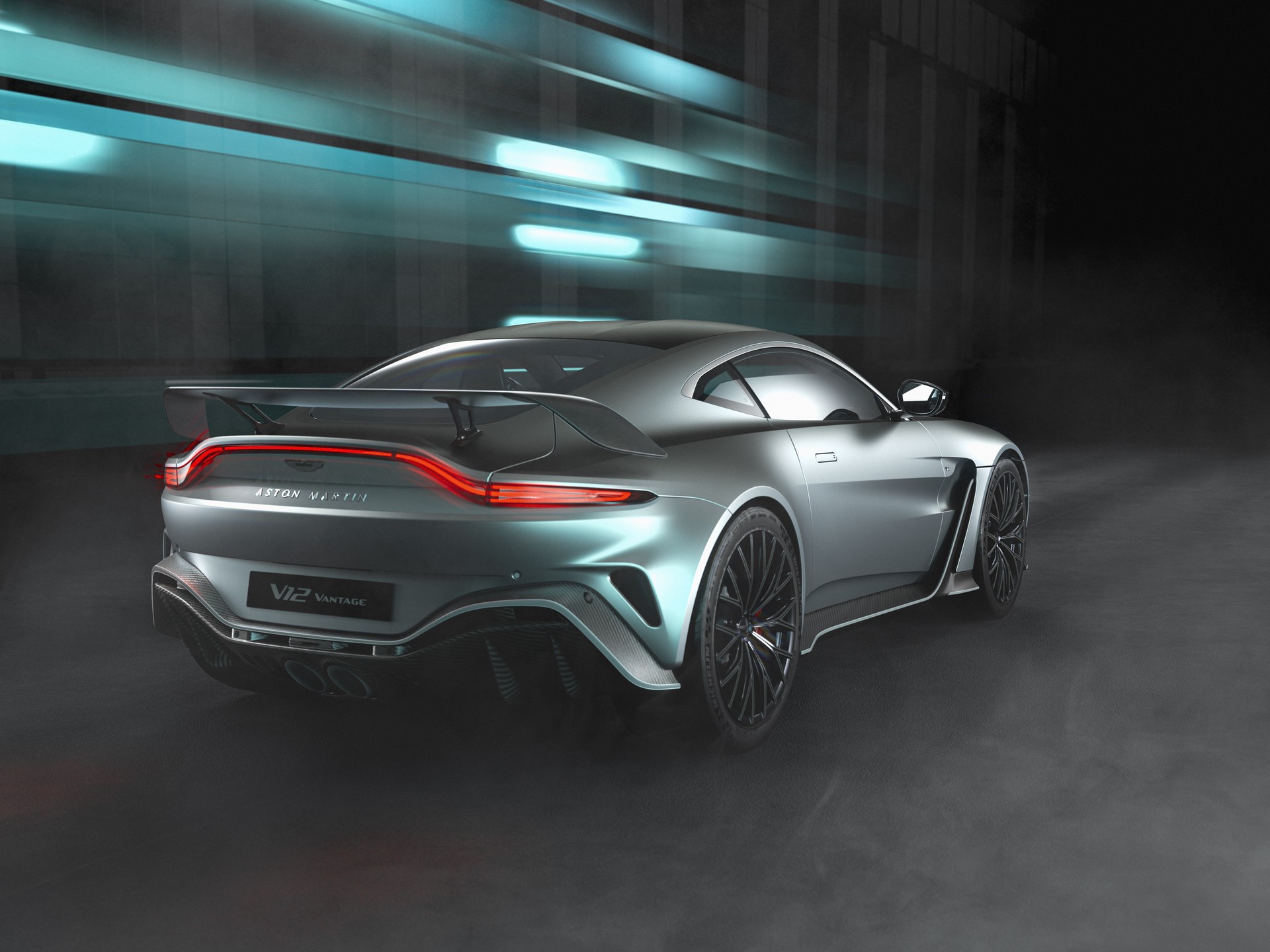 2022-Aston-Martin-V12-Vantage-2