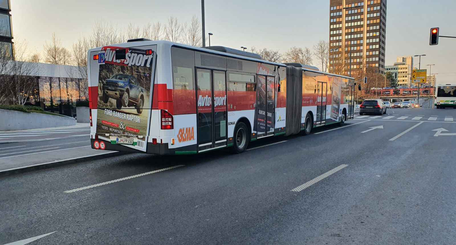 oLMA BUS DESNA STRAN