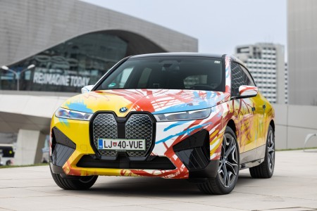Umetniška preobrazba BMW-ja iX
