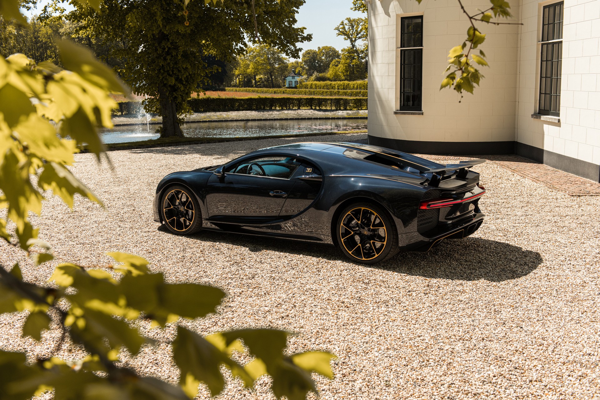 Bugatti-Chiron-L'Ebe (6)