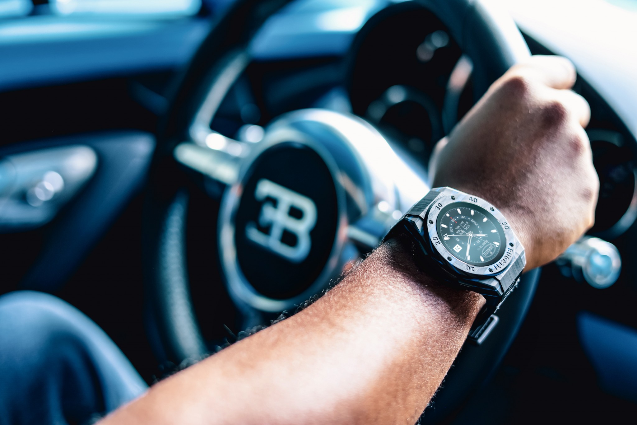 02 BUGATTI_VIITA-Carbon-Smartwatch