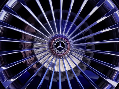 Mercedes-Benz je najbolj vredna znamka luksuznih avtov