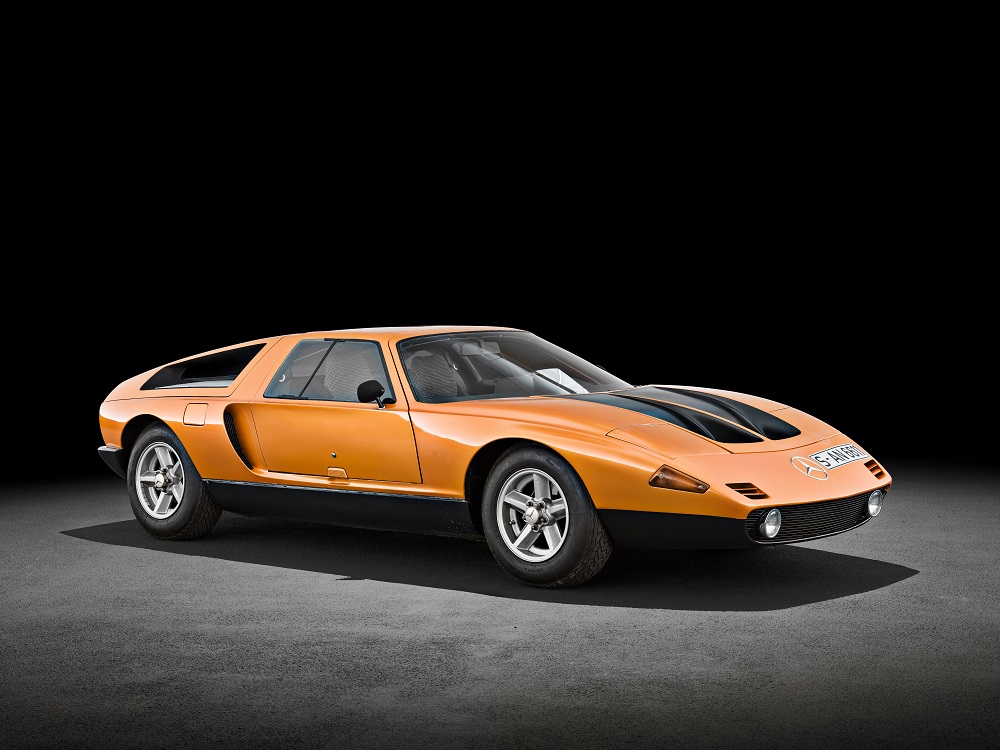 Mercedes-Benz C 111-II mit V8-Motor aus dem Jahr 1970. Studioaufnahme von rechts vorn.(Fotosignatur der Mercedes-Benz Classic Archive: 20C0388_092) Mercedes-Benz C 111-II with V8 engine from 1970. Studio shot from front right.(Photo index number in the Mercedes-Benz Classic Archives: 20C0388_092)