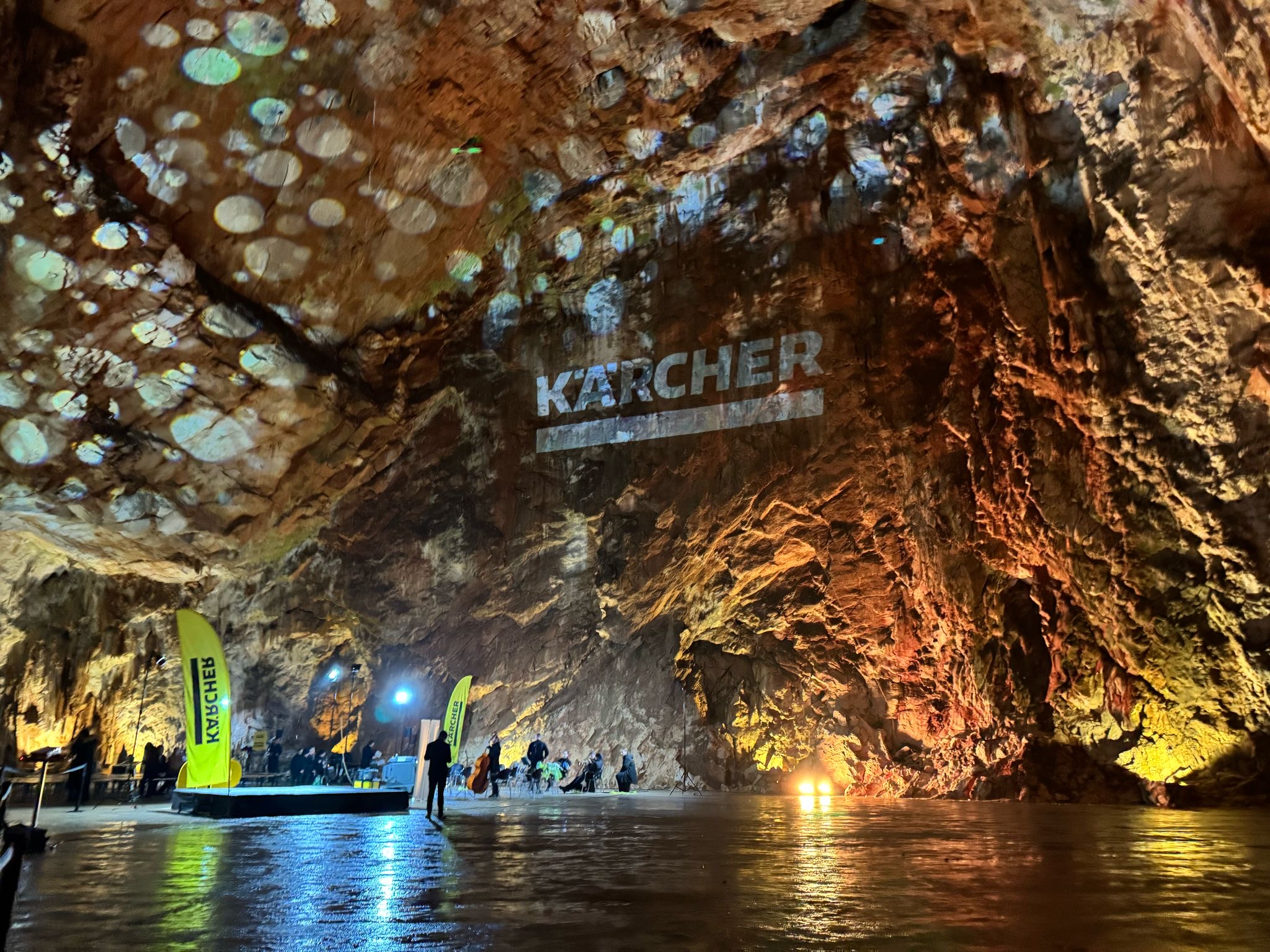 8dabab82-df0a-42b2-b993-d8177d229885