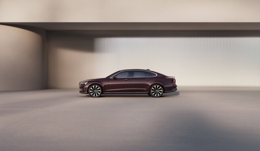 Refreshed Volvo S90 exterior