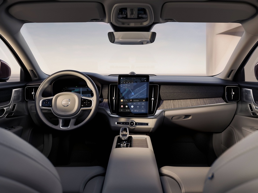 Refreshed Volvo S90 exterior
