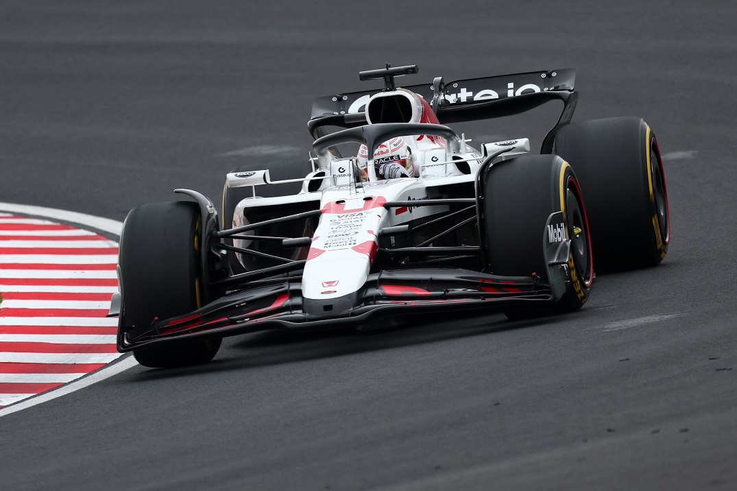SUZUKA, JAPAN - APRIL 06: Max Verstappen of the Netherlands driving the (1) Oracle Red Bull Racing RB21 on track during the F1 Grand Prix of Japan at Suzuka Circuit on April 06, 2025 in Suzuka, Japan. (Photo by Clive Rose/Getty Images) // Getty Images / Red Bull Content Pool // SI202504060360 // Usage for editorial use only //