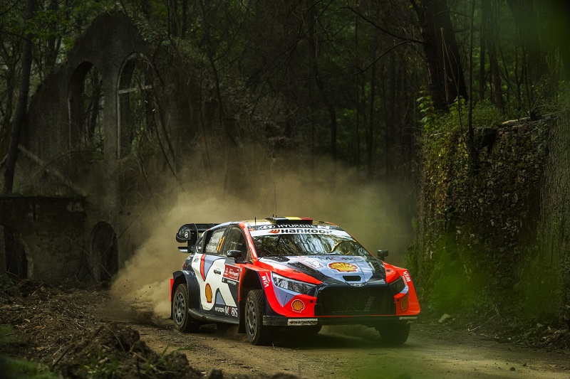 Thierry Neuville (BEL) Martijn Wydaeghe (BEL) Of team HYUNDAI SHELL MOBIS WORLD RALLY TEAM are seen performing during the World Rally Championship Portugal in Porto, Portugal on 16,May. 2025 // Jaanus Ree / Red Bull Content Pool // SI202505170590 // Usage for editorial use only //
