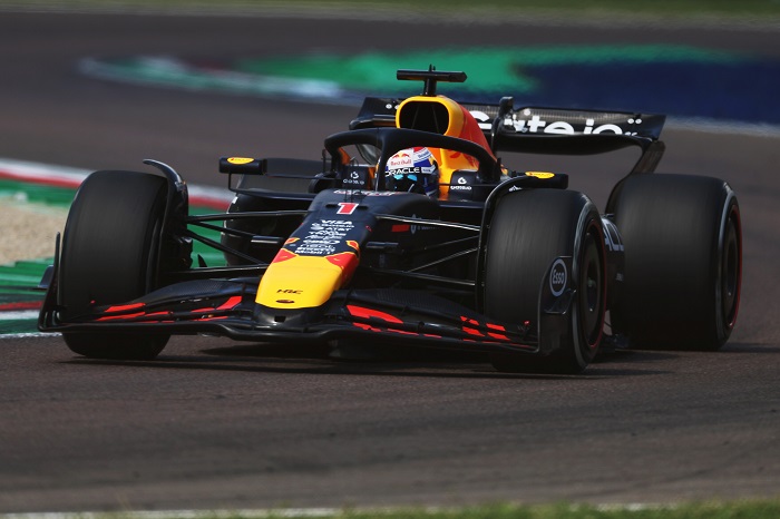 IMOLA, ITALY - MAY 18: Max Verstappen of the Netherlands driving the (1) Oracle Red Bull Racing RB21 on track during the F1 Grand Prix of Emilia-Romagna at Autodromo Internazionale Enzo e Dino Ferrari on May 18, 2025 in Imola, Italy. (Photo by Lars Baron/LAT Images) // Getty Images / Red Bull Content Pool // SI202505180582 // Usage for editorial use only //