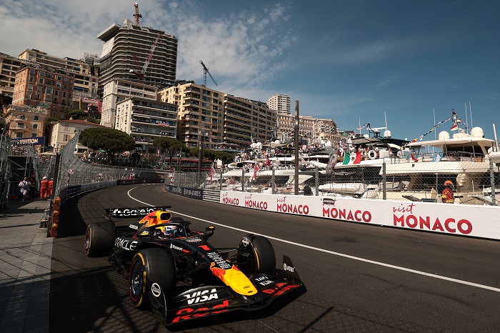 MONTE-CARLO, MONACO - MAY 25: Max Verstappen of the Netherlands driving the (1) Oracle Red Bull Racing RB21 on track during the F1 Grand Prix of Monaco at Circuit de Monaco on May 25, 2025 in Monte-Carlo, Monaco. (Photo by Mark Thompson/Getty Images) // Getty Images / Red Bull Content Pool // SI202505250598 // Usage for editorial use only //
