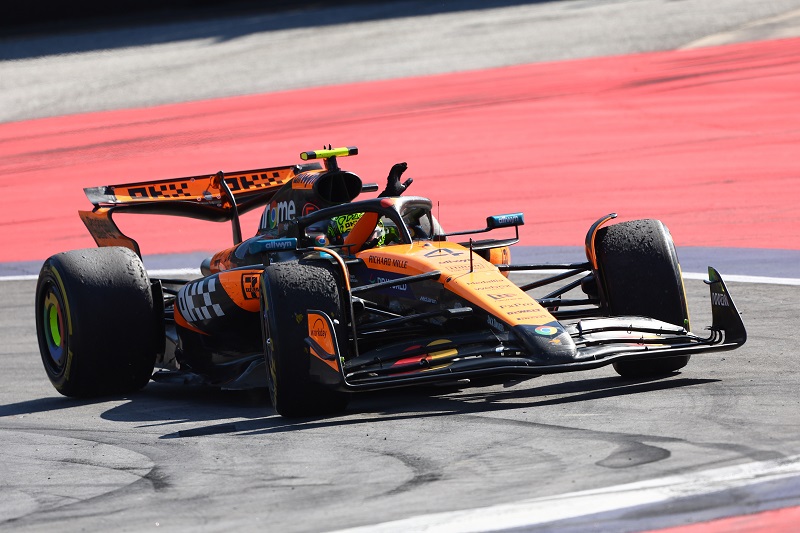 SPIELBERG, AUSTRIA - JUNE 29: Race winner Lando Norris of Great Britain driving the (4) McLaren MCL39 Mercedes waves to fans on his way to parc ferme during the F1 Grand Prix of Austria at Red Bull Ring on June 29, 2025 in Spielberg, Austria. (Photo by Andy Hone/LAT Images)