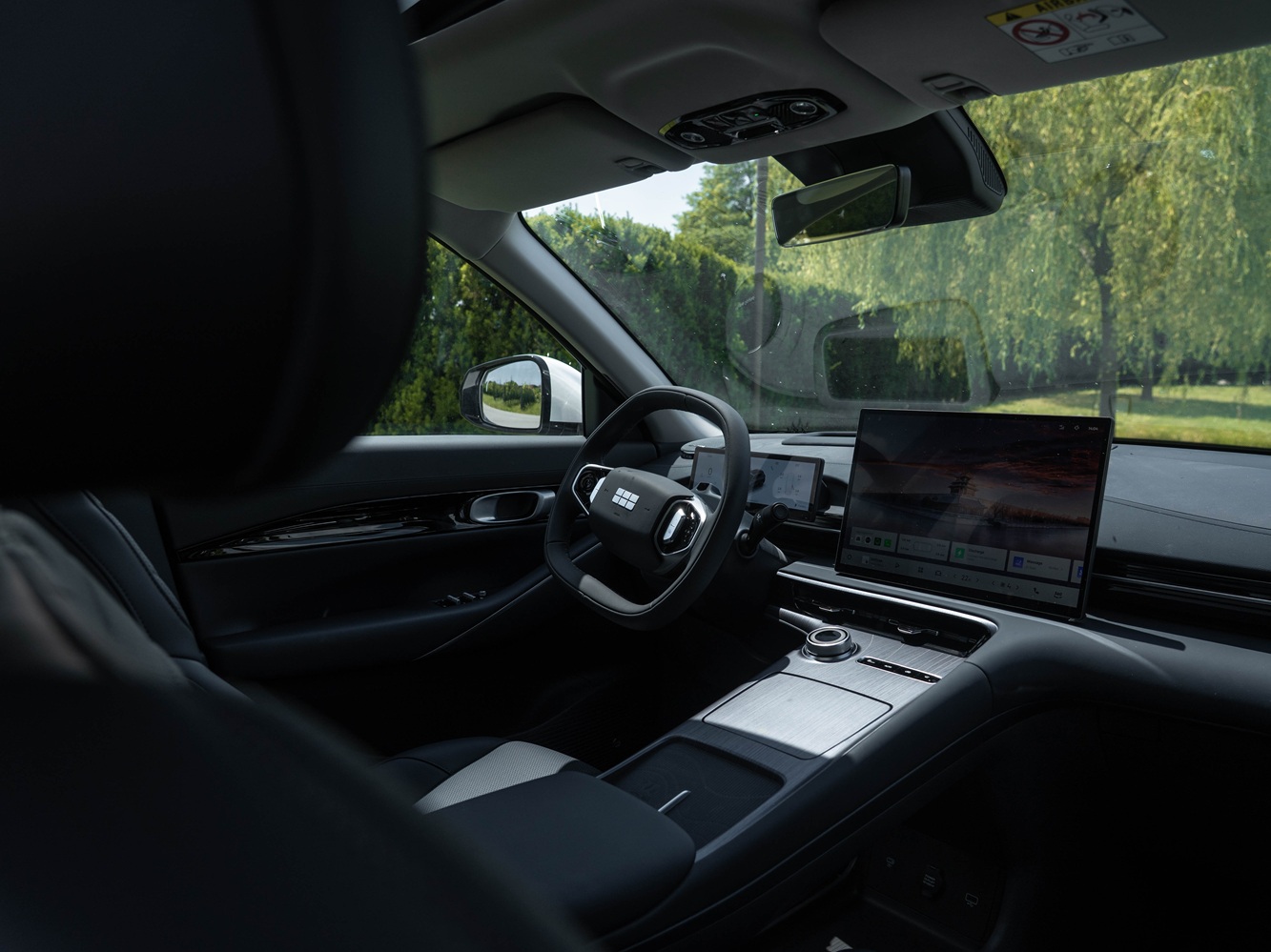 Geely-EX5-press-tri-lucke-10