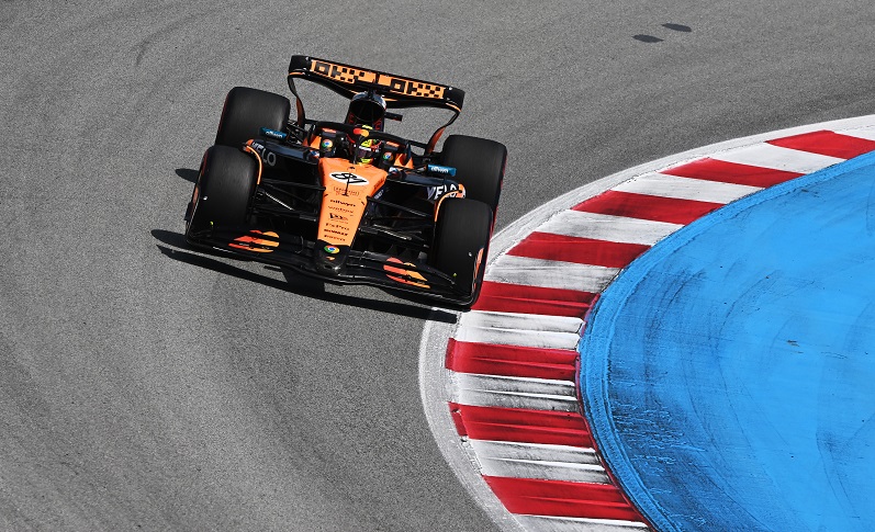 BARCELONA, SPAIN - JUNE 01: Oscar Piastri of Australia driving the (81) McLaren MCL39 Mercedes on track during the F1 Grand Prix of Spain at Circuit de Barcelona-Catalunya on June 01, 2025 in Barcelona, Spain. (Photo by Rudy Carezzevoli/Getty Images)