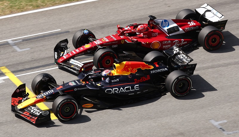 BARCELONA, SPAIN - JUNE 01: Charles Leclerc of Monaco driving the (16) Scuderia Ferrari SF-25 and Max Verstappen of the Netherlands driving the (1) Oracle Red Bull Racing RB21 battle for track position during the F1 Grand Prix of Spain at Circuit de Barcelona-Catalunya on June 01, 2025 in Barcelona, Spain. (Photo by Andy Hone/LAT Images) // Getty Images / Red Bull Content Pool // SI202506010480 // Usage for editorial use only //