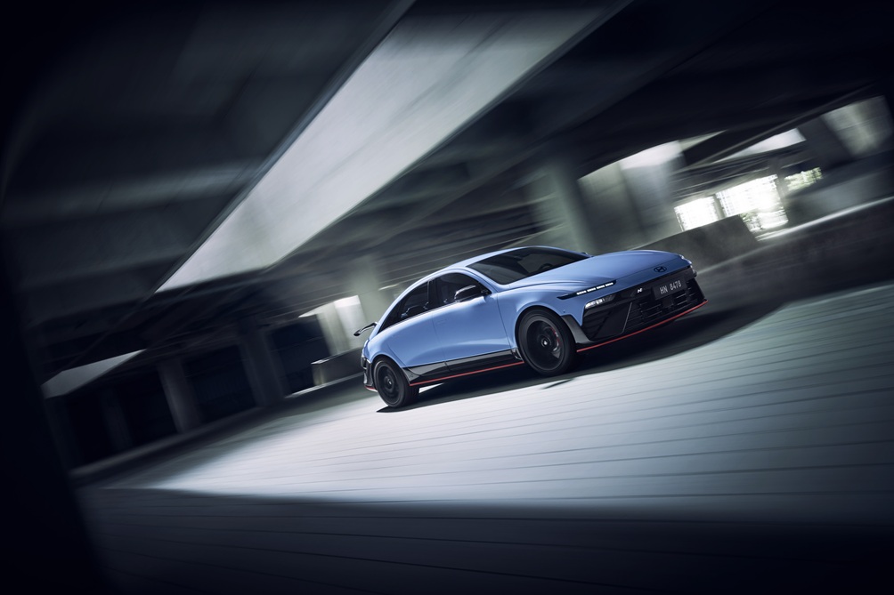 hyundai-ioniq-6-n-goodwood-debut-driving-front-quarter-01