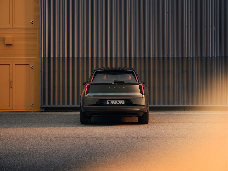 JPG Full-TIM_1159_EX60_STRAIGHT_REAR