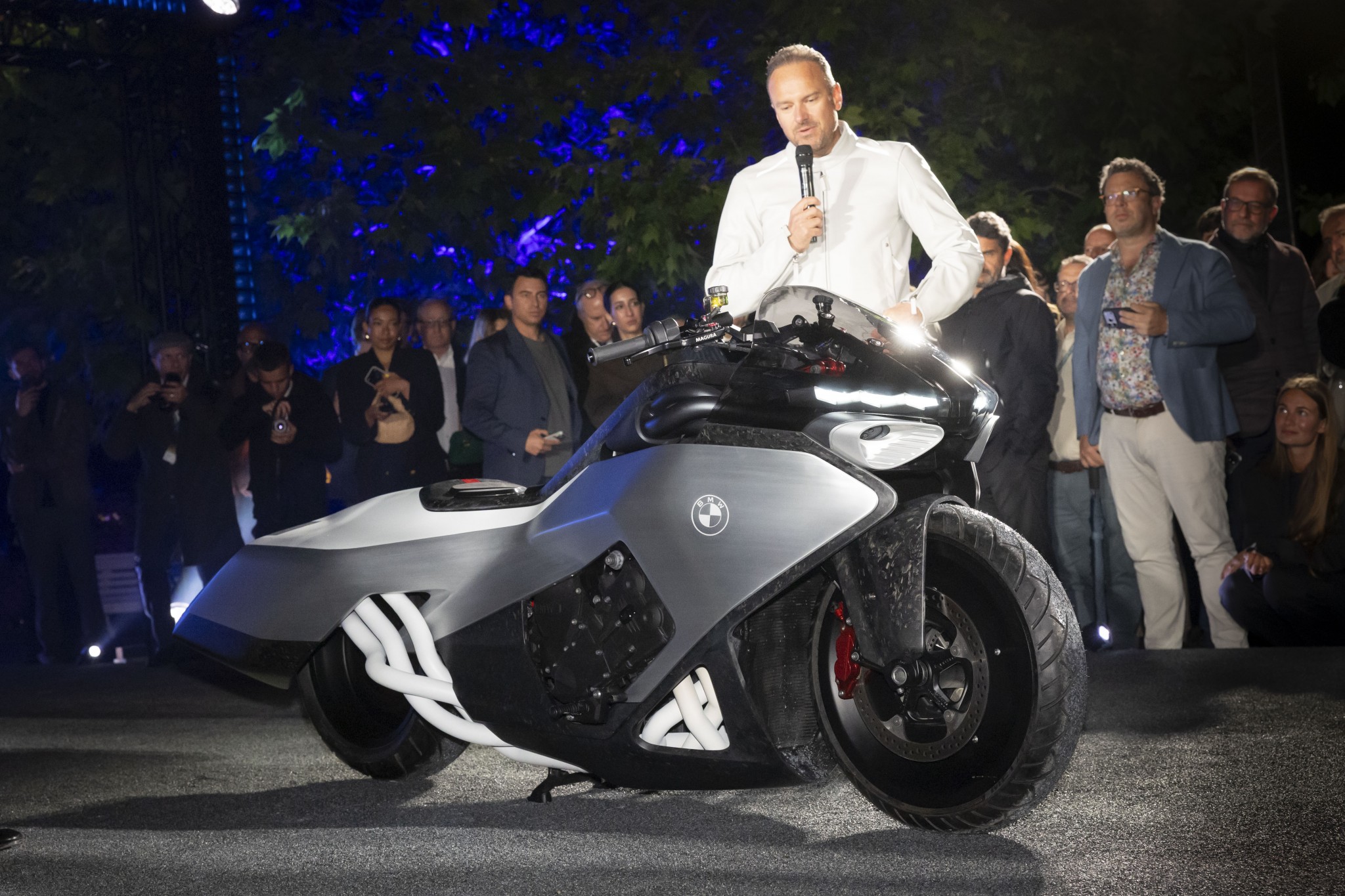P90641779_highRes_bmw-motorrad-vision-