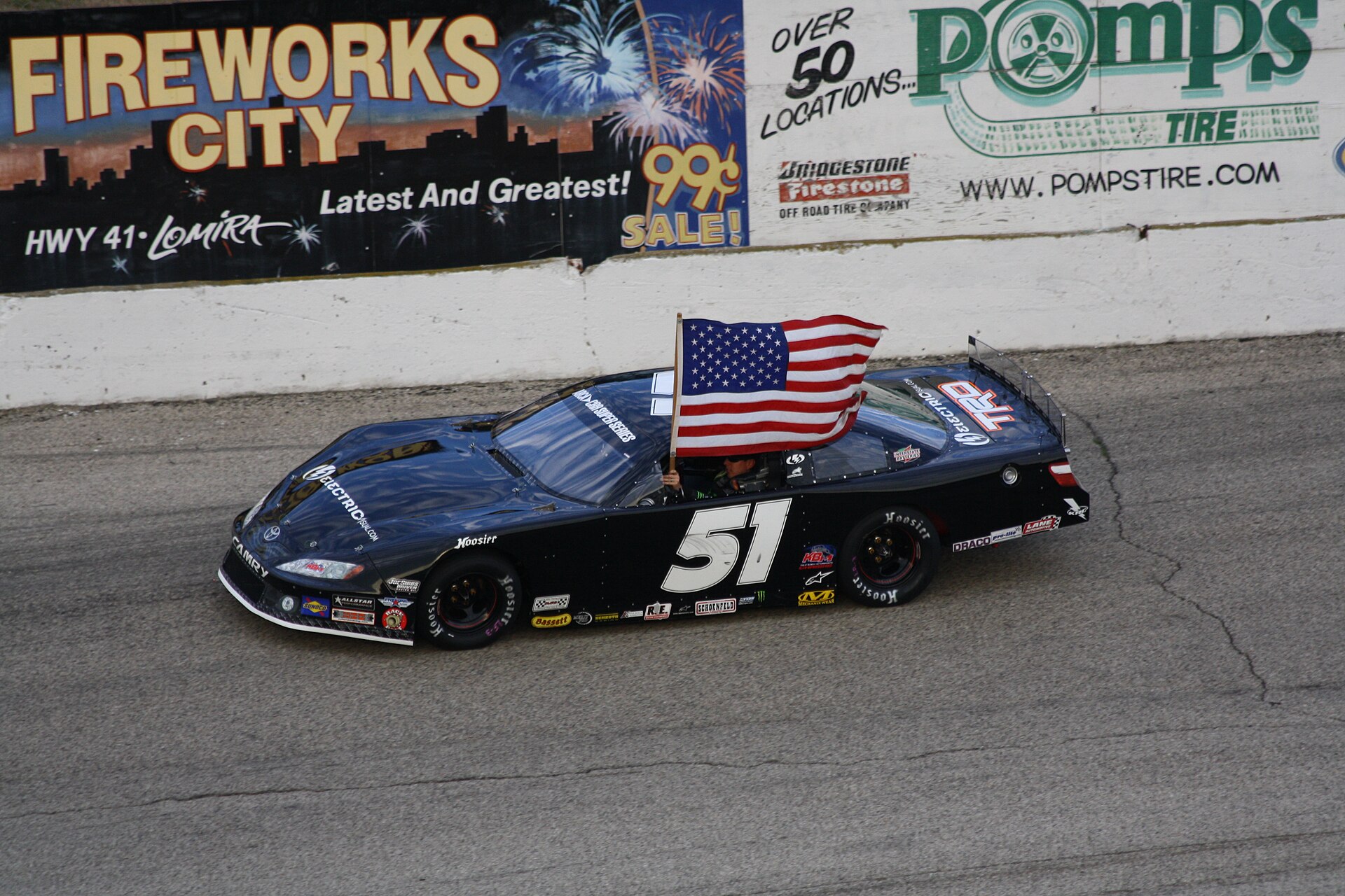 Kyle_Busch_Fast_Qualifier_at_2012_Slinger_Nationals