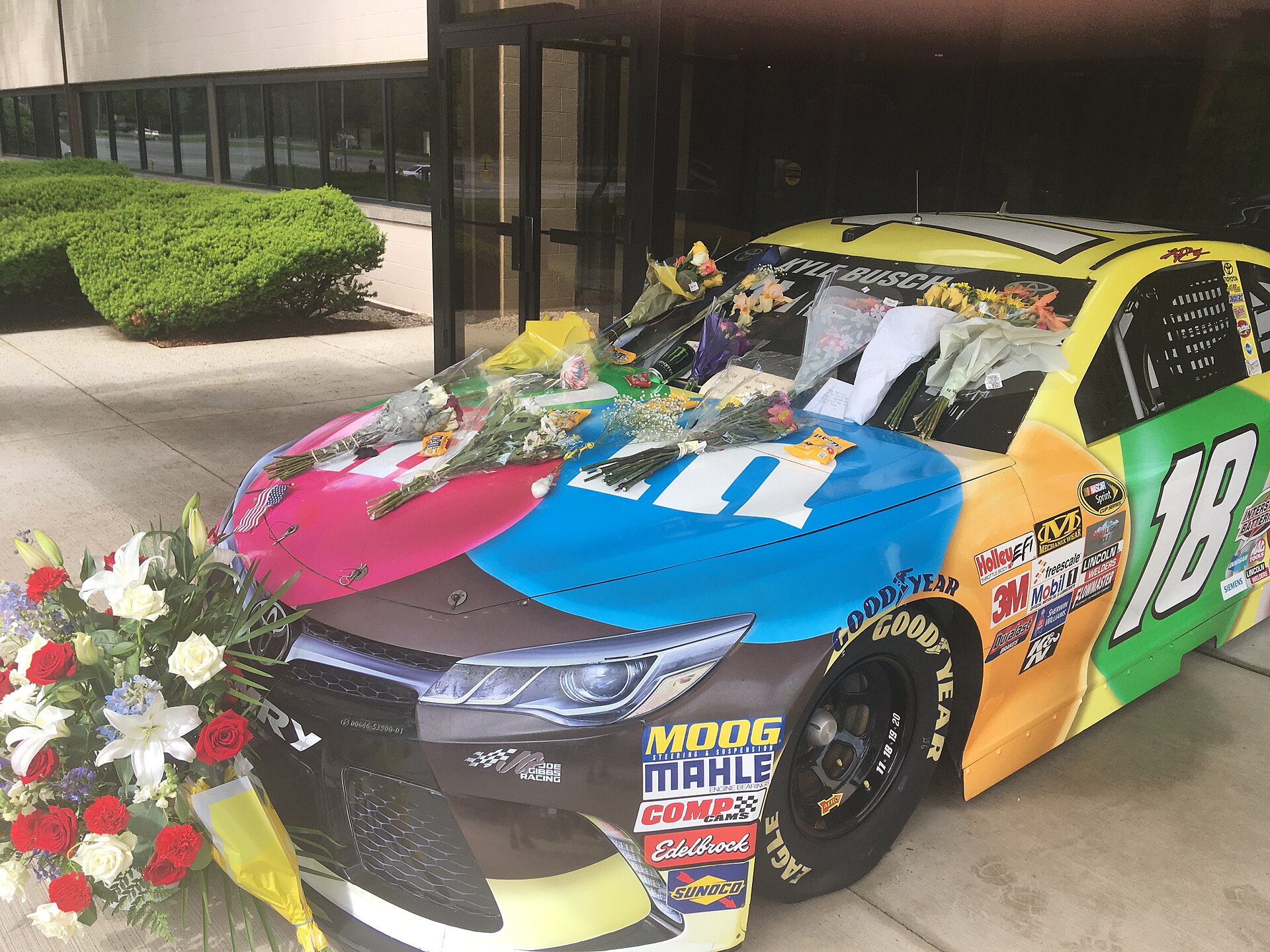 Kyle_Busch_car_memorial