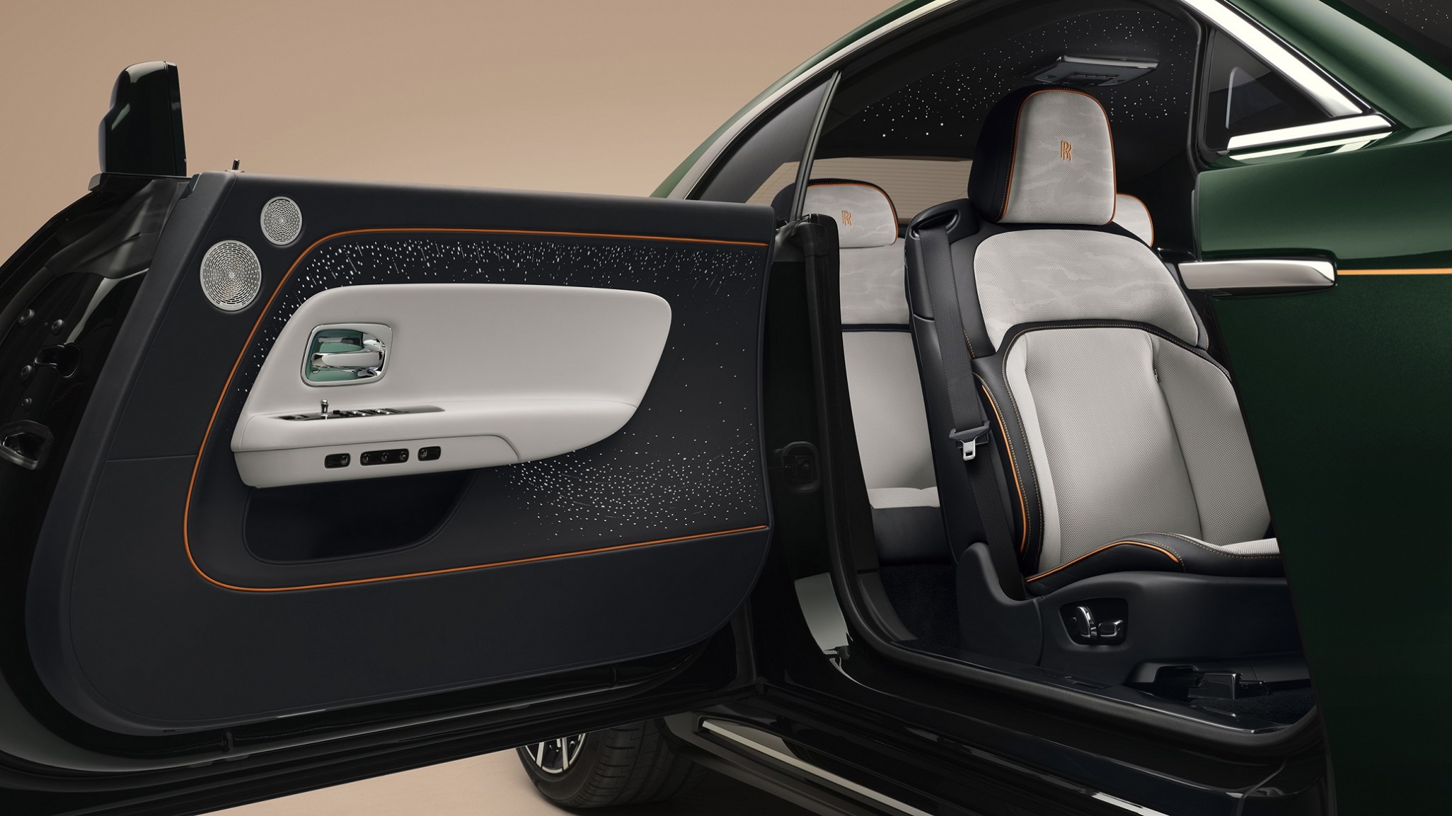 P90643685_highRes_rolls-royce-spectre-